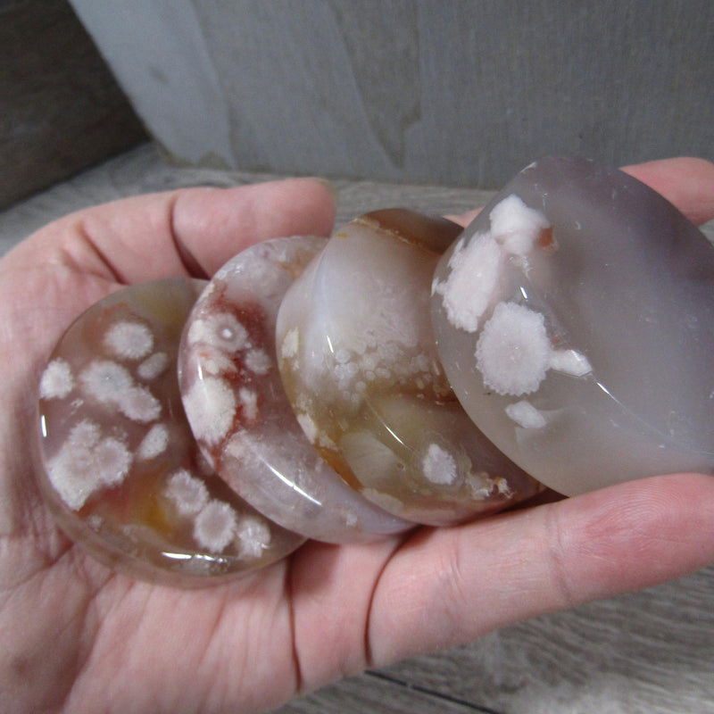 Column-style large flower agate disk used in energy gridding and light language