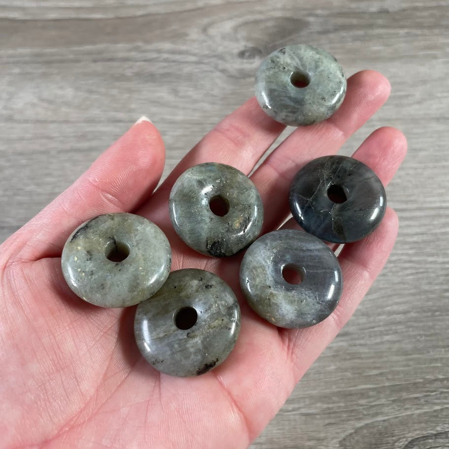 wholesale gemstone pendants, round 30mm pi stone crytals in labradorite