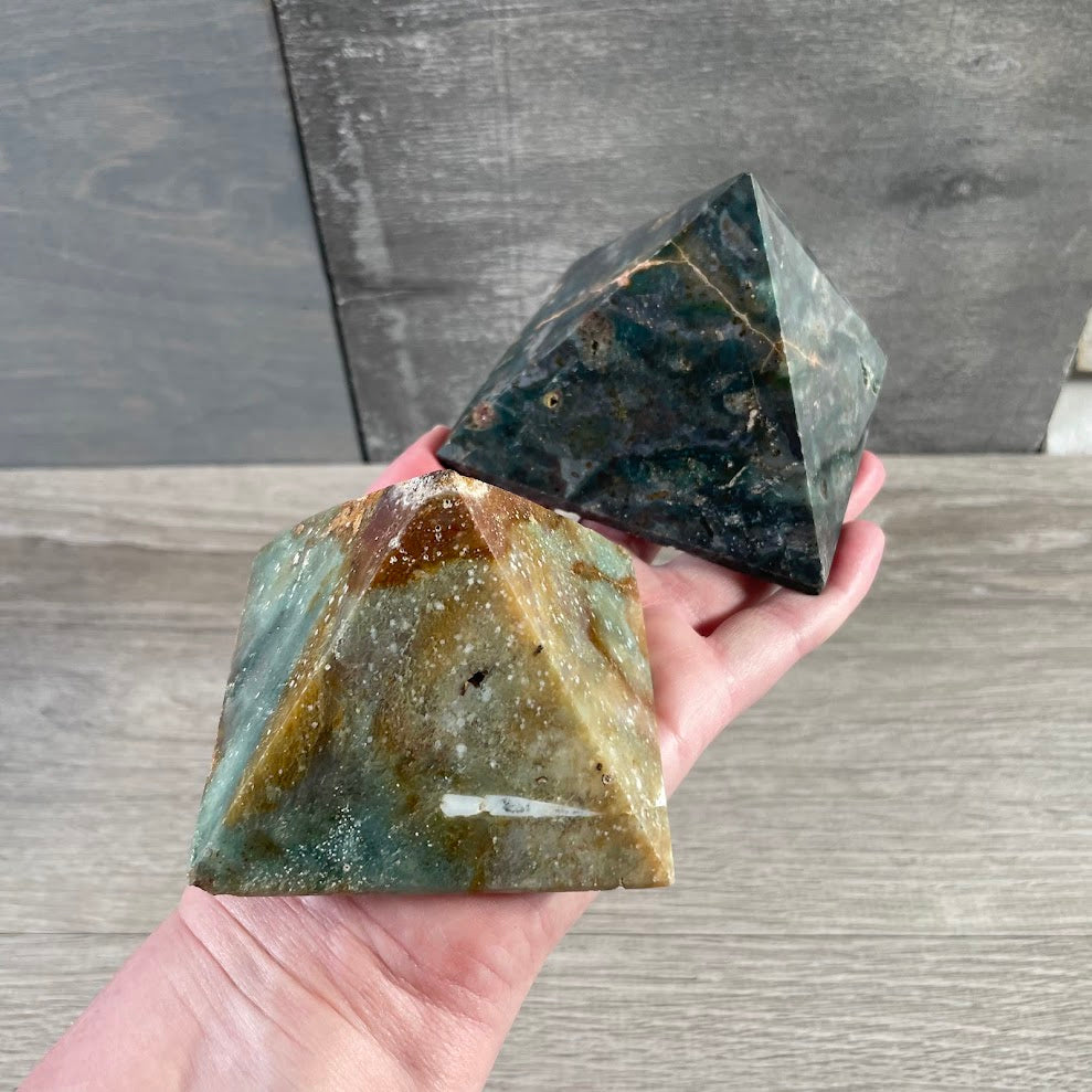 Large gemstone pyramid polished natural stone crystal carving for wholesal