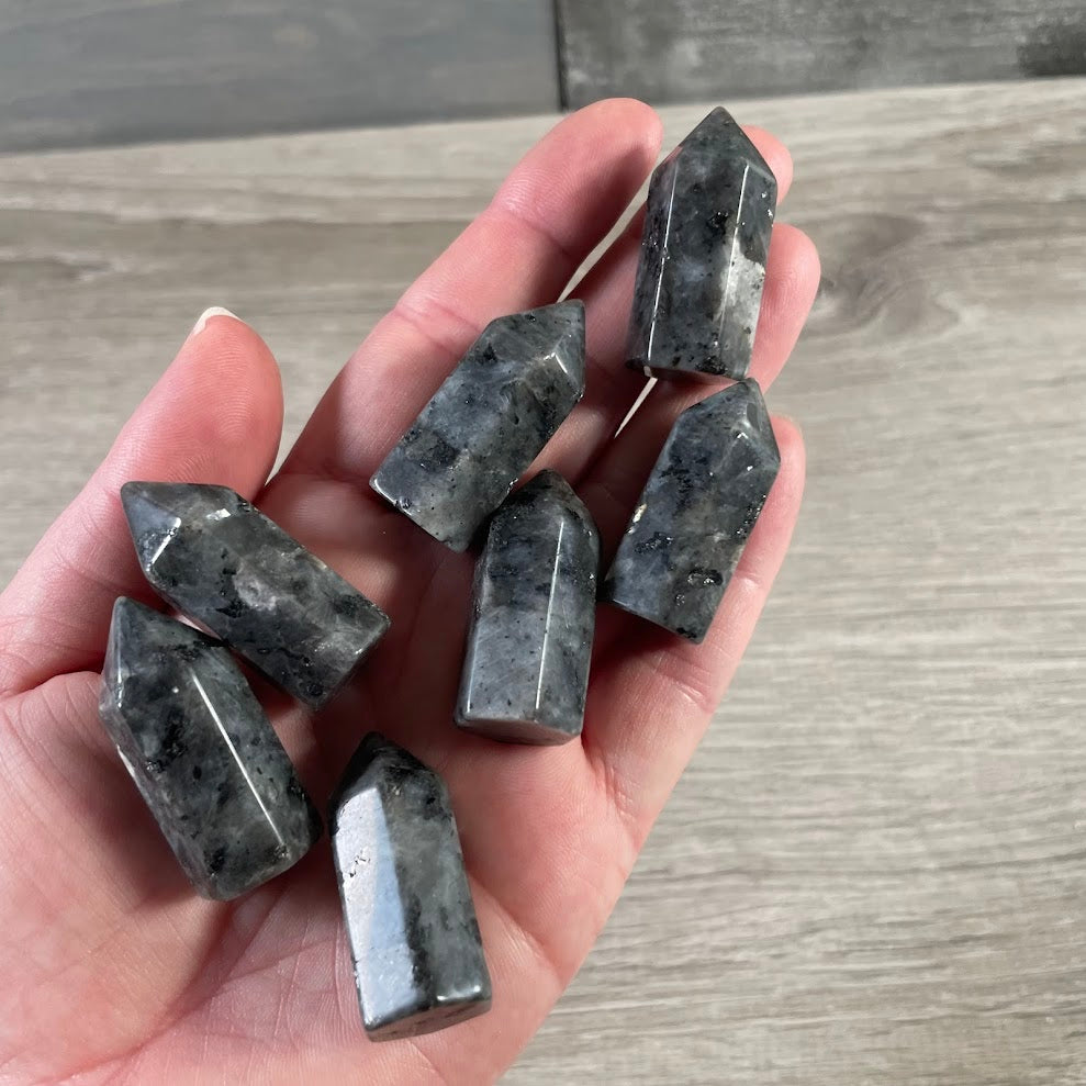 Wholesale larvikite gemstone chubby obelisk small carved crystal tower for crystal shops