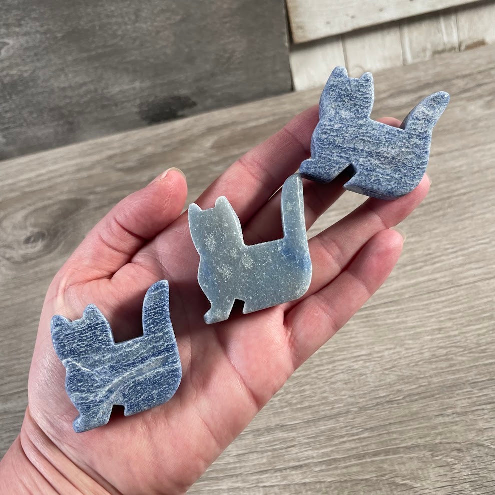 Wholesale blue quartz crystal medium cat carving polished gemstone figurine