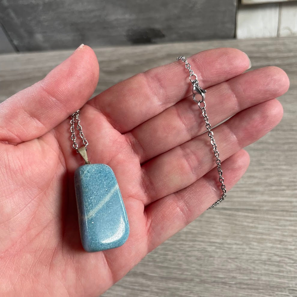 Brazilian polished crystal pendant necklace for wholesale jewelry boutiques and crystal shops