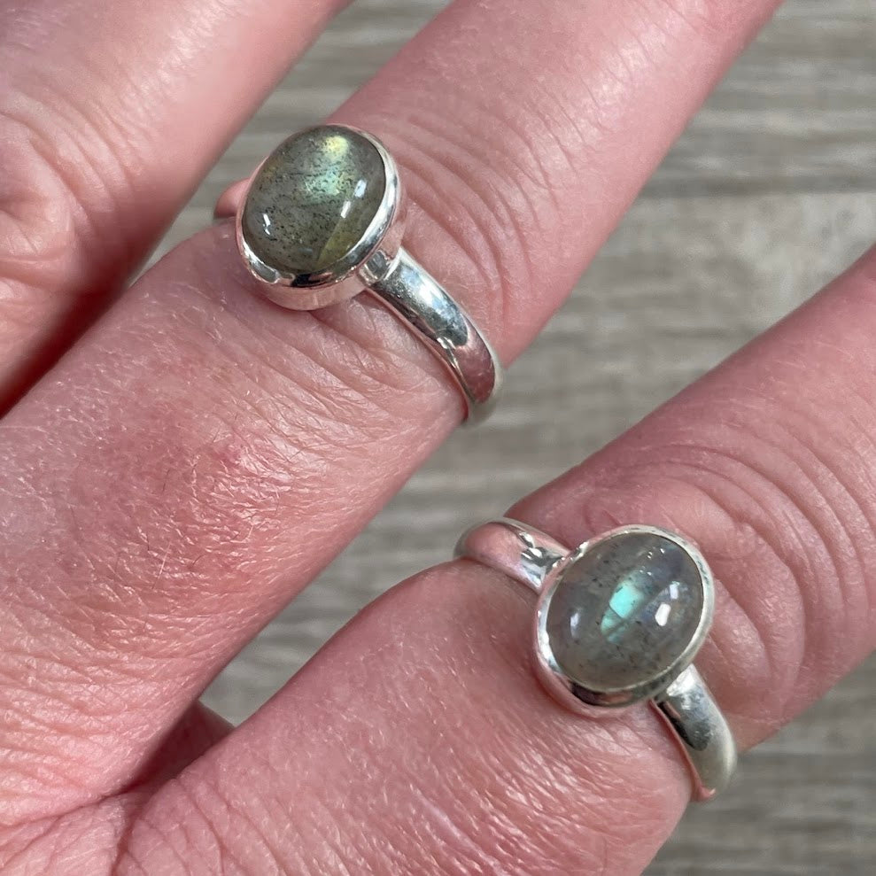 Natural labradorite silver ring featuring blue and green flashes for gemstone jewelry shops