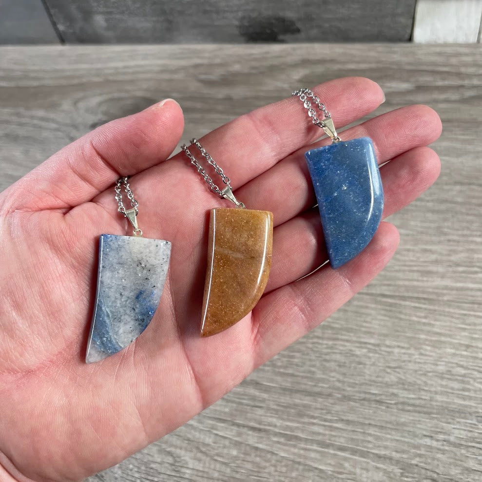 Wholesale gemstone claw pendant carved crystal jewelry