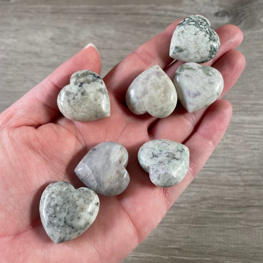 Natural peace jade heart-shaped gemstone polished crystal pocket stone