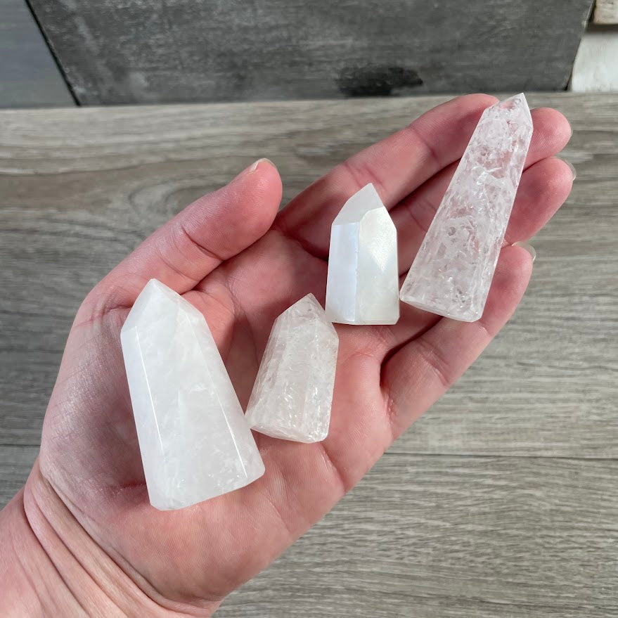 Quartz polished gemstone obelisks small Brazilian crystal towers for retailers