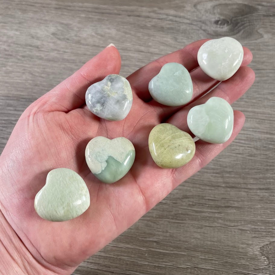 serpentine polished puffy heart crystal 1-inch gemstone pocket stone for wholesale shops