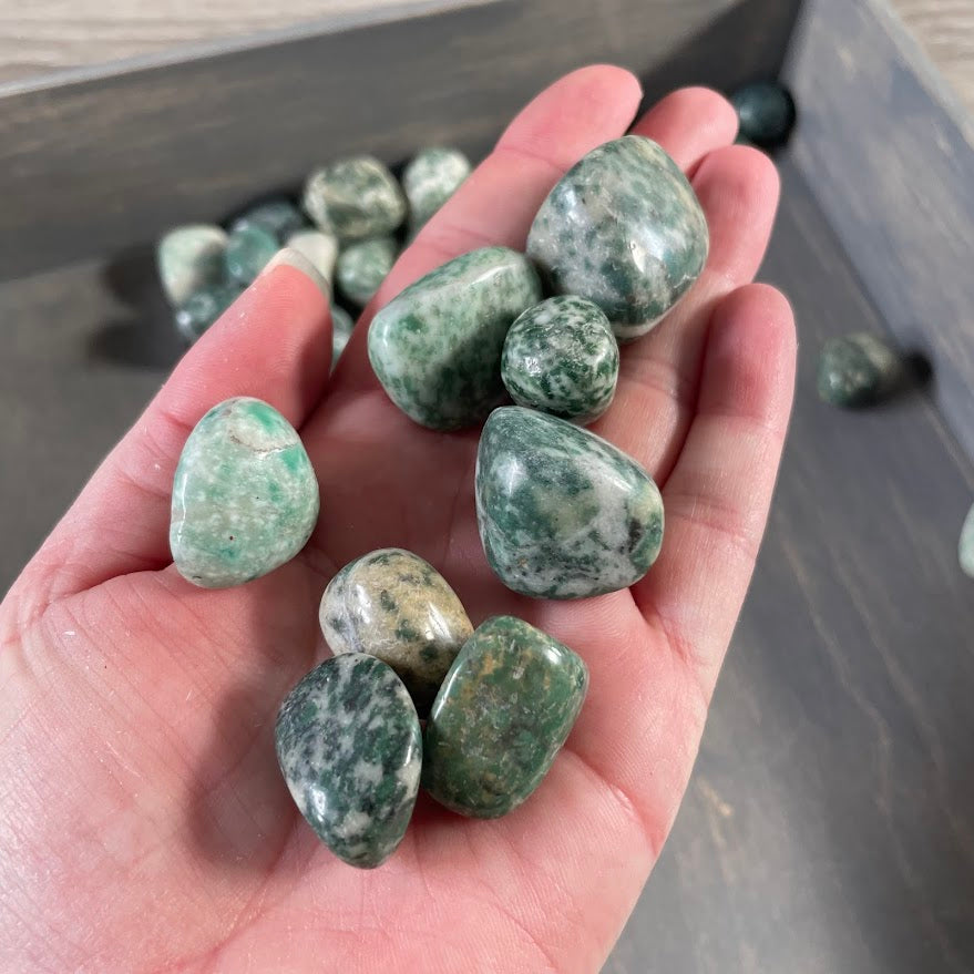 Wholesale China Jade tumbled stones natural polished gemstones