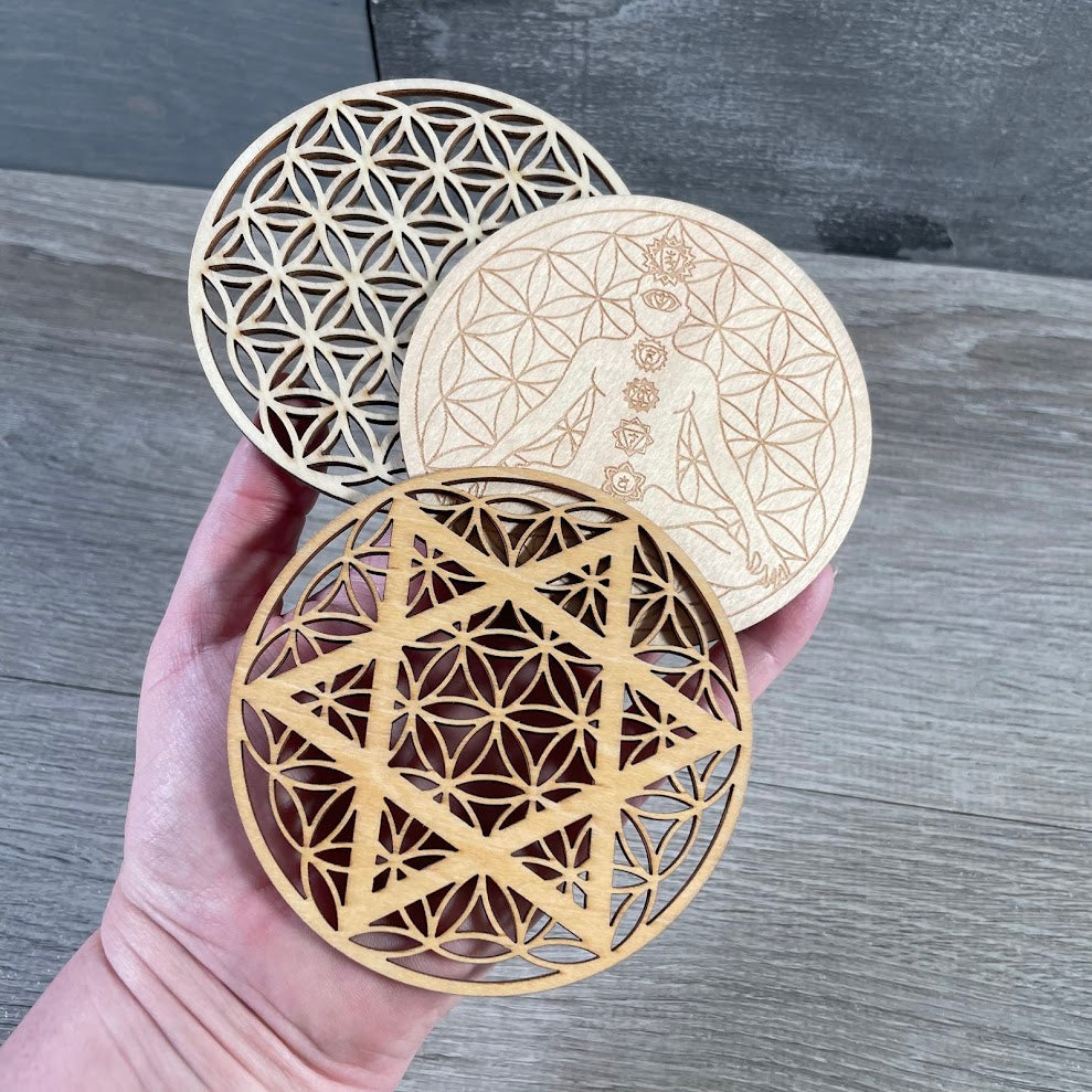 Wholesale wood crystal grid plate with sacred geometry design for gemstone displays