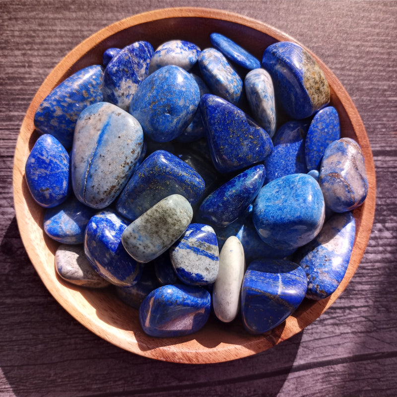 Lapis Luzli in wooden bowl