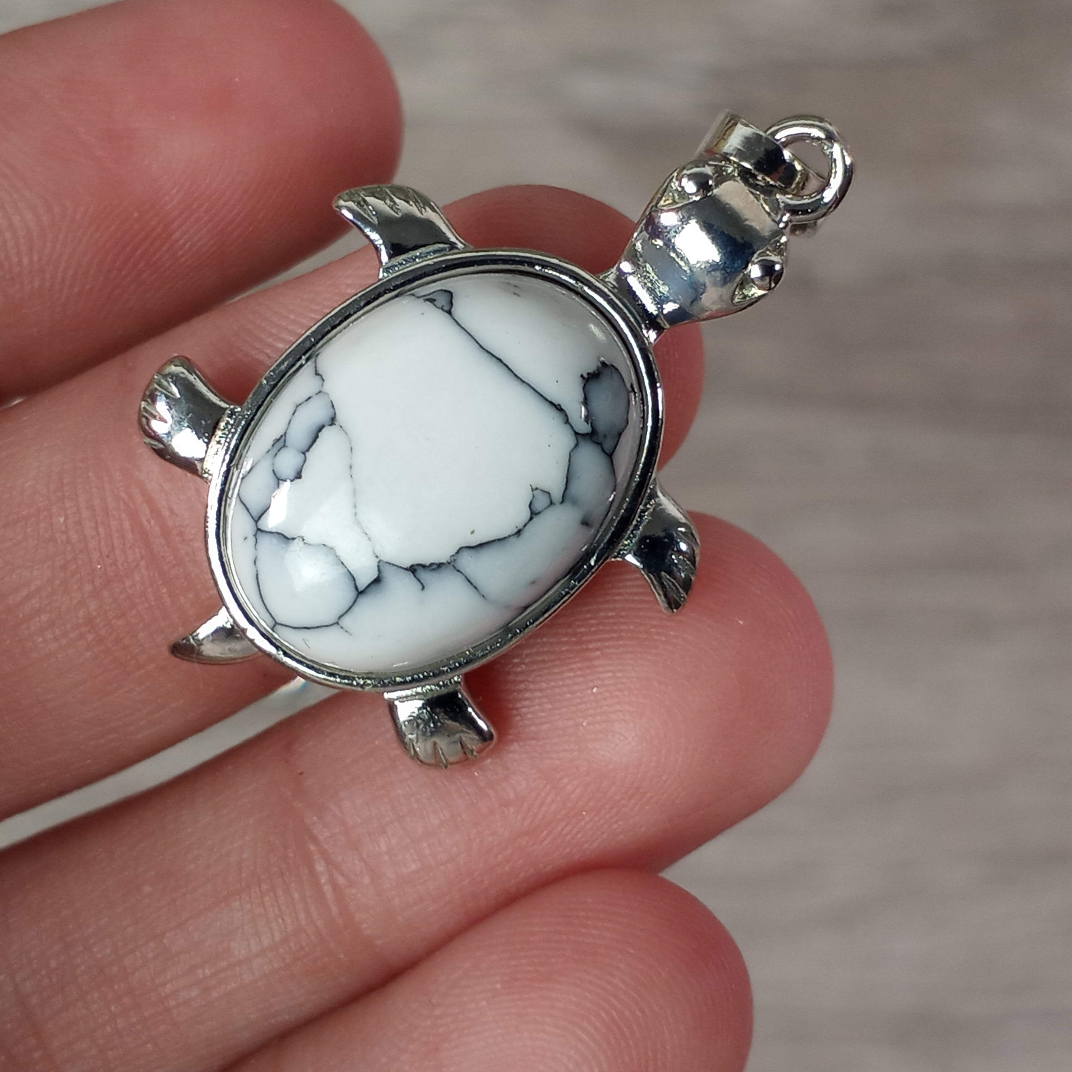 Howlite animal totem pendant made from healing stones