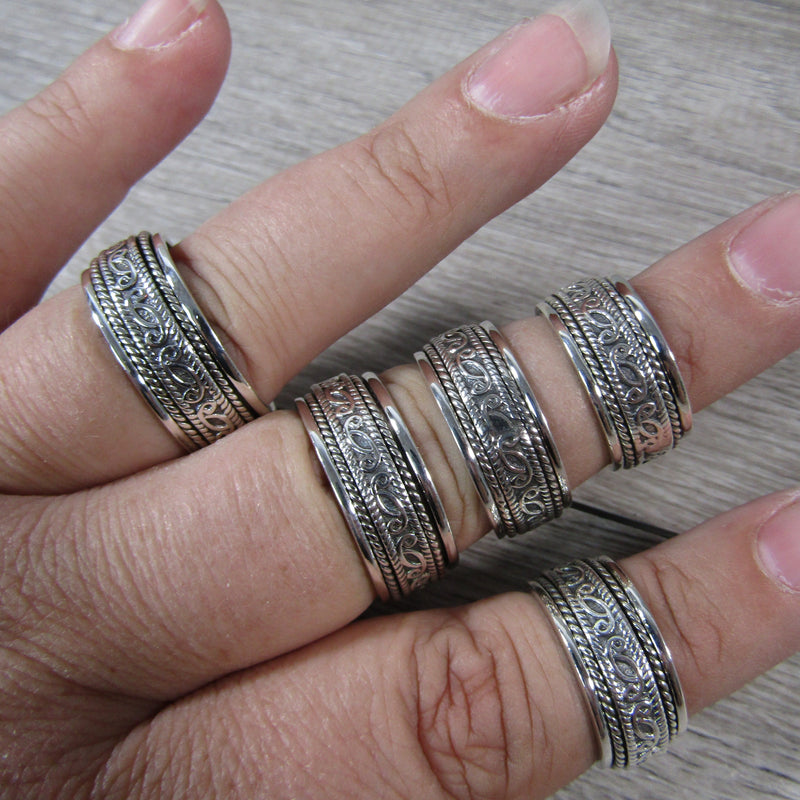 thick band spinner silver ring with leaf design