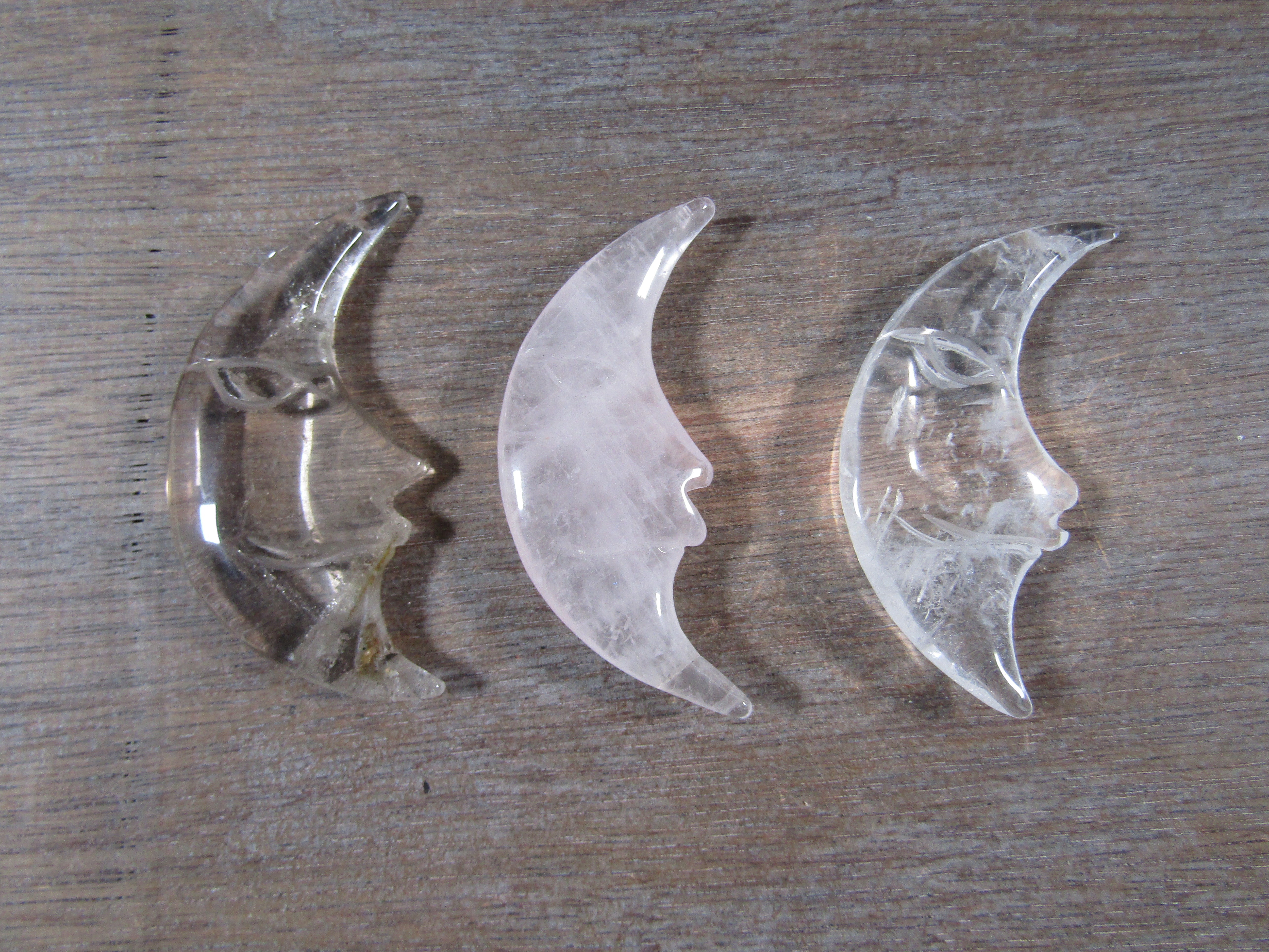 Man in the Moon 1.5"+ Crescent Assorted Stones